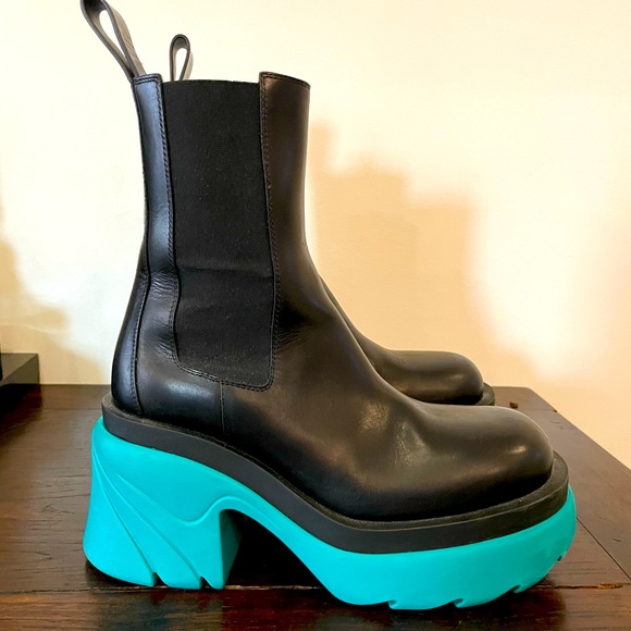 BOTTEGA VENETA Calfskin The Flash Chelsea Boots SIZE 37 - Picture 1 of 4